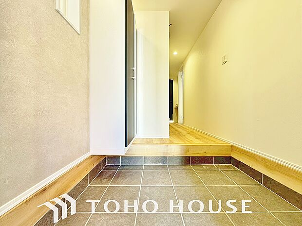 ゲストを招き、家族を迎える玄関は、ディスプレイや照明にこだわってみてはいかがでしょうか。