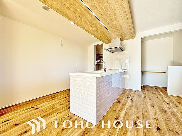 広々としたキッチンスペースで快適に作業ができると、毎日のお料理もより一層楽しく取り組めそうですね。