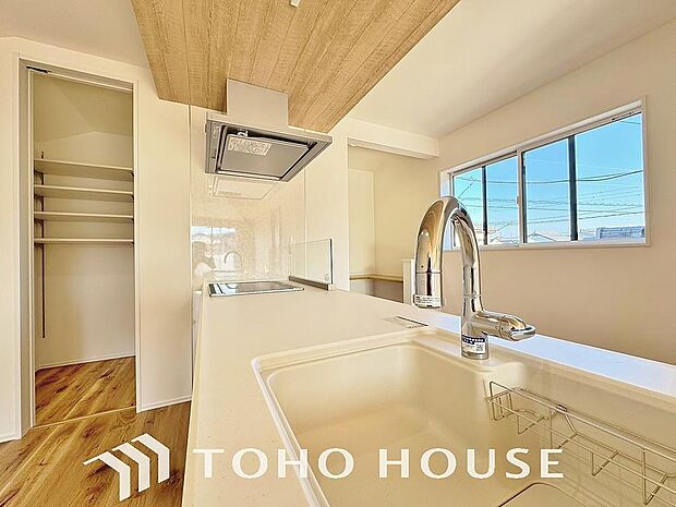 浄水と原水をボタン一つで切り替えられる浄水器一体型水洗。近年主流になりつつある人気の設備です。