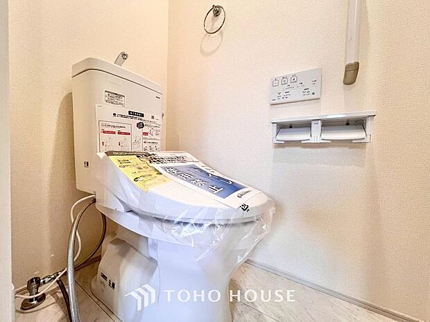 清潔な空間であって頂けますように、目に留まるだけではなく、汚れをふき取り易いフロアと壁紙をチョイス。