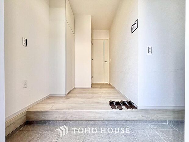 ダウンライトを使用しお洒落に演出。帰りたくなる家をテーマに設計。いつも「人」と「家」の間に・・・。