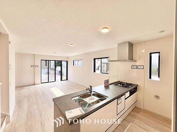 広々キッチンを採用。みんなで作った料理を召し上がりながらの会話は、どのような物になるのでしょうか。