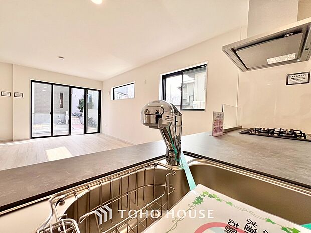 浄水器ボタンひとつで浄水と原水に切り替えられる浄水器一体型水洗を使用。