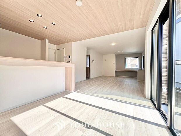 作り手の「気持ちの良いリビングでお過ごししていただきたい」という思いを感じさせます。