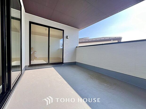 夜空の煌めきや、室内への通風や採光へ一役。ガーデニング等も充分に楽しめる広さを確保しております。