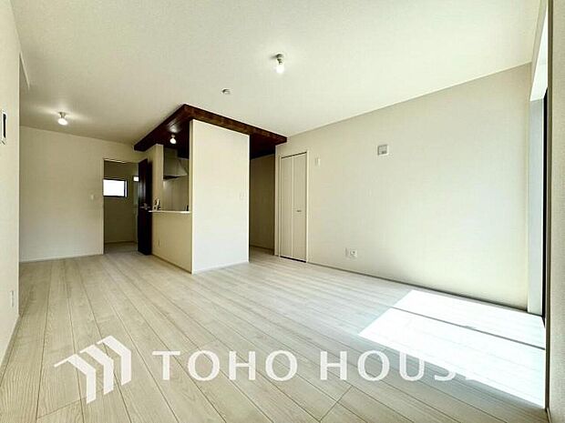 造りこんだ空間演出の妙が生み出す光と質のハーモニーはこの住宅のクオリティの良さを実感させてくれます。