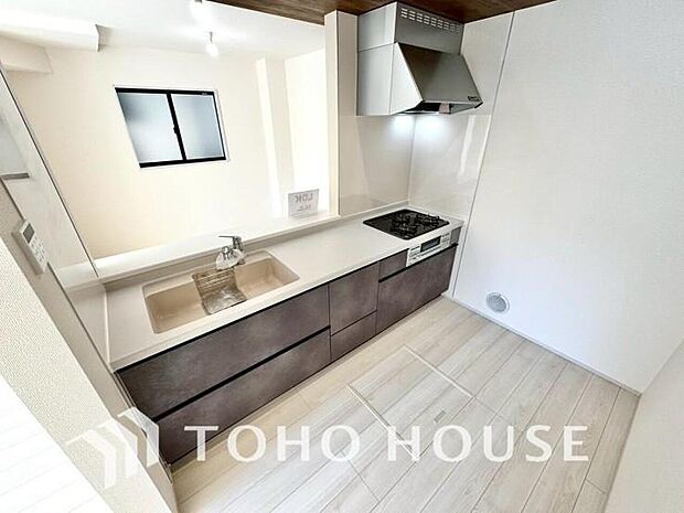 広々キッチンを採用。みんなで作った料理を召し上がりながらの会話は、どのような物になるのでしょうか。