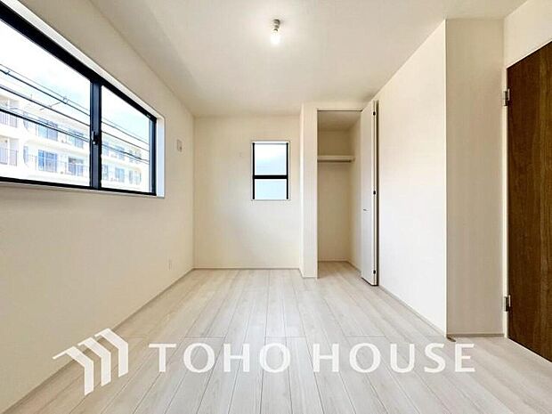 お子様の心と身体を見守る子供部屋として、小さな自立心を育むお部屋作りを見越してご覧下さい。