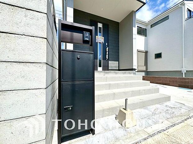 留守でも荷物が受け取れるため、共働きで昼間の宅配物の受け取りが困難な世帯や、インターネットショッピング等の通信販売をよく利用する人にニーズが高まっている。