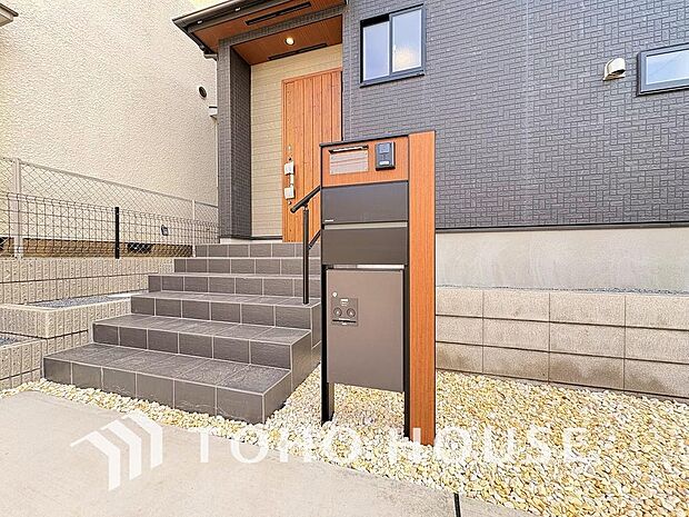 宅配ボックスは、ネットショッピングなどによって増加傾向の小型のお届け物の受け取りにができて便利。