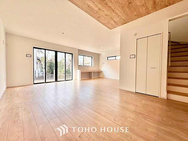 造りこんだ空間演出の妙が生み出す光と質のハーモニーはこの住宅のクオリティの良さを実感させてくれます。