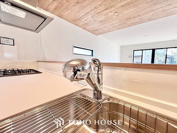 浄水器ボタンひとつで浄水と原水に切り替えられる浄水器一体型水洗を使用。