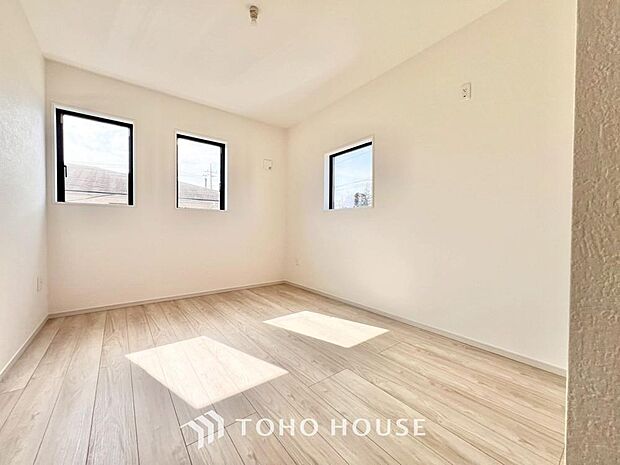 心と体をゆったりと安らげる主寝室。寝室のゆとりが大きい分だけ、暮らしの安らぎは深まります。