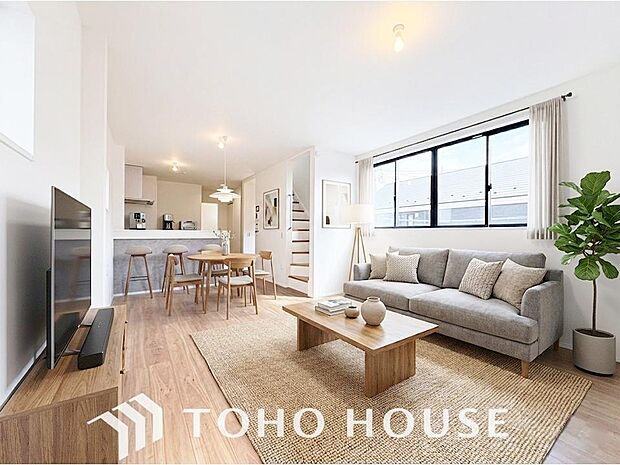 リビングも広く設け、訪れる人々を暖かく迎えてくれます。※家具・家電はCGです。