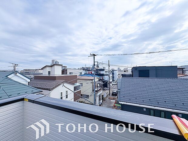 豊かな陽光に照らしだされる素敵な空間。季節を問わず華やいだ素敵な風景をお楽しみいただけます。