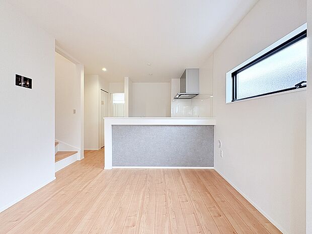 対面キッチンは、目線の先が空間の広がりのあるリビングやダイニングなので、開放感を感じられます。