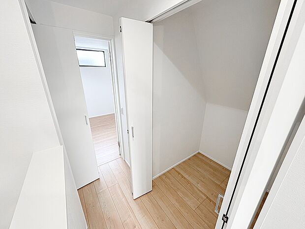 お子様のおもちゃやゴルフバック等、大きなお荷物をお持ちの方や、お荷物が多い方でも安心のスペースです。