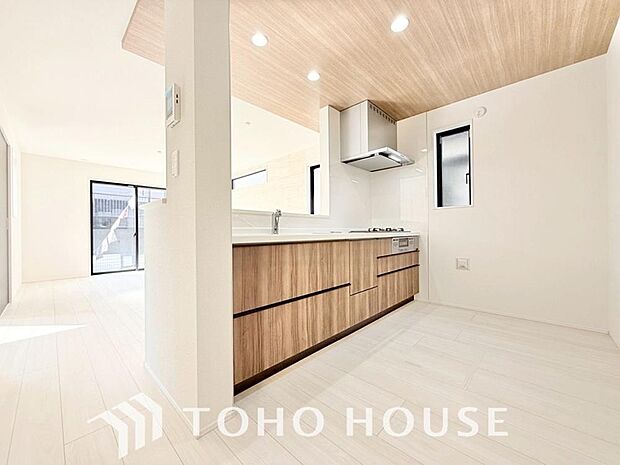 お料理の上手な方が、独壇場でお料理の腕を披露するスタイルに向いているキッチンです。