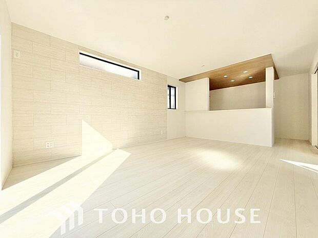 リビングも広く設け、訪れる人々を暖かく迎えてくれます。