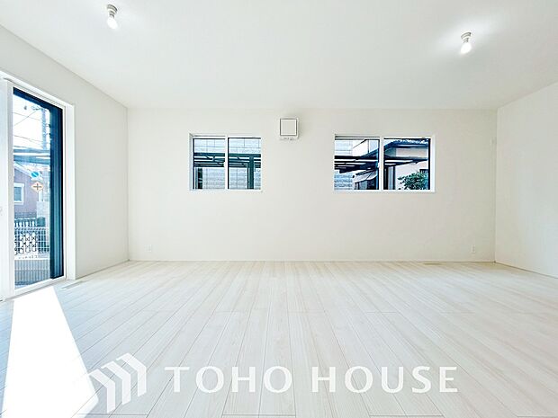 心温まるくつろぎを楽しめるリビングは、静かで落ち着いた癒しの空間となり、家族とゆったり過ごせます。