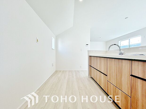 広々としたキッチンスペースで快適に作業ができると、毎日のお料理もより一層楽しく取り組めそうですね。