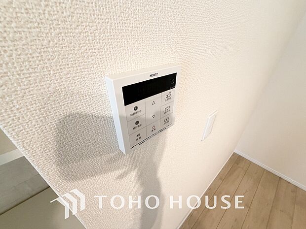 スイッチ1つで一定量の湯を浴槽に張ったり、保温や追い焚きをすることができる機能は何かと便利。