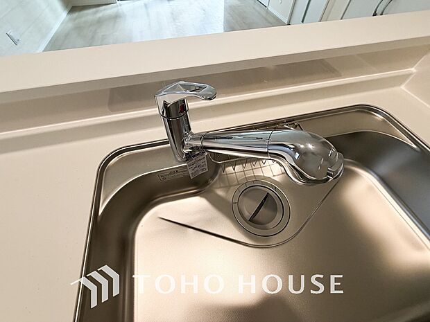 浄水器ボタンひとつで浄水と原水に切り替えられる浄水器一体型水洗を使用。