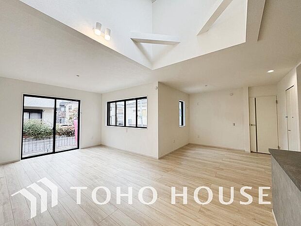 造りこんだ空間演出の妙が生み出す光と質のハーモニーはこの住宅のクオリティの良さを実感させてくれます。