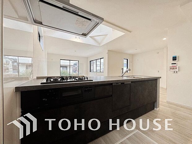 お料理の上手な方が、独壇場でお料理の腕を披露するスタイルに向いているキッチンです。