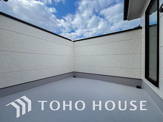 陽光に愛され、環境に恵まれ、家族に包まれた邸宅は、どんなに月日が経っても色褪せる事なく輝き続けます。