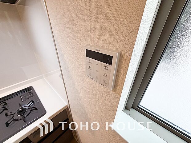 スイッチ1つで一定量の湯を浴槽に張ったり、保温や追い焚きをすることができる機能は何かと便利。