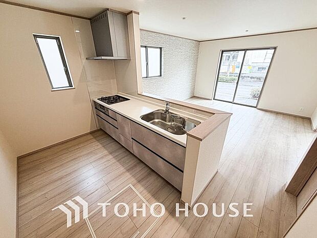 造りこんだ空間演出の妙が生み出す光と質のハーモニーはこの住宅のクオリティの良さを実感させてくれます。