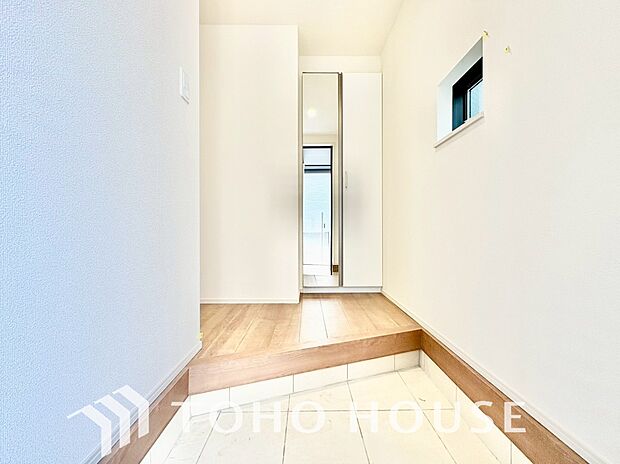 ダウンライトを使用しお洒落に演出。帰りたくなる家をテーマに設計。いつも「人」と「家」の間に・・・。