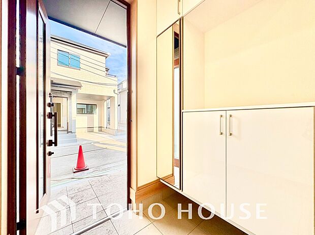 ダウンライトを使用しお洒落に演出。帰りたくなる家をテーマに設計。いつも「人」と「家」の間に・・・。