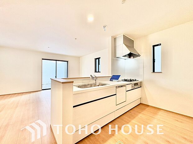 広々キッチンを採用。みんなで作った料理を召し上がりながらの会話は、どのような物になるのでしょうか。