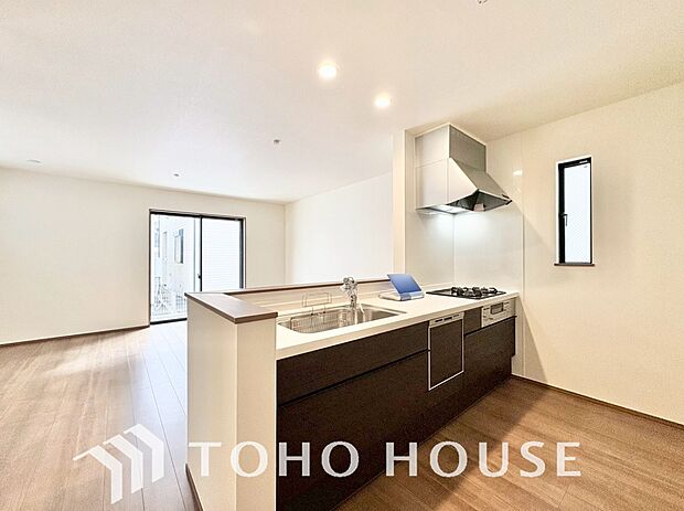 広々キッチンを採用。みんなで作った料理を召し上がりながらの会話は、どのような物になるのでしょうか。