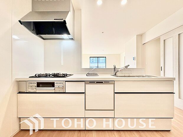 ご家族みんなで調理ができる位のスペースを実現したキッチン空間となっております。