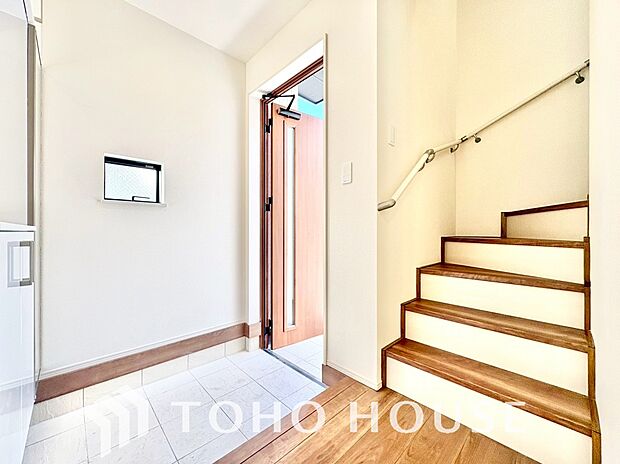 ダウンライトを使用しお洒落に演出。帰りたくなる家をテーマに設計。いつも「人」と「家」の間に・・・。