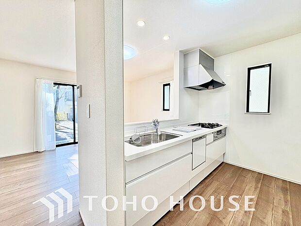 広々キッチンを採用。みんなで作った料理を召し上がりながらの会話は、どのような物になるのでしょうか。