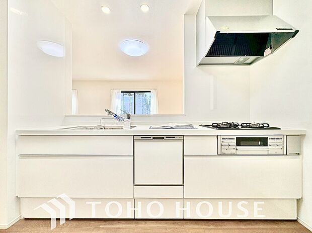 ご家族みんなで調理ができる位のスペースを実現したキッチン空間となっております。