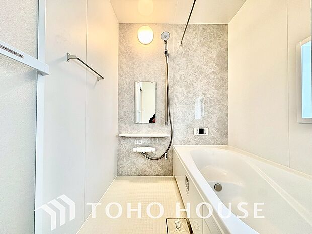 心地よいバスタイムを演出する浴室はゆとりあるサイズを採用。