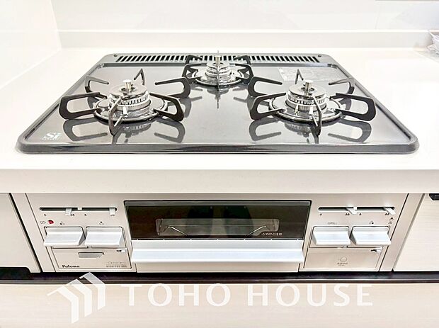 毎日料理をする、料理が好き、家族が多くて量を作る必要がある、等の方々にとっては必須の3口コンロ。