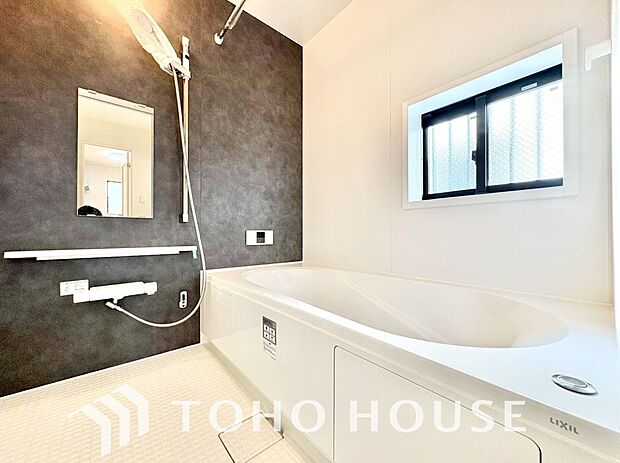 心地よいバスタイムを演出する浴室はゆとりあるサイズを採用。