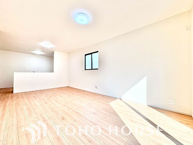 リビングも広く設け、訪れる人々を暖かく迎えてくれます。