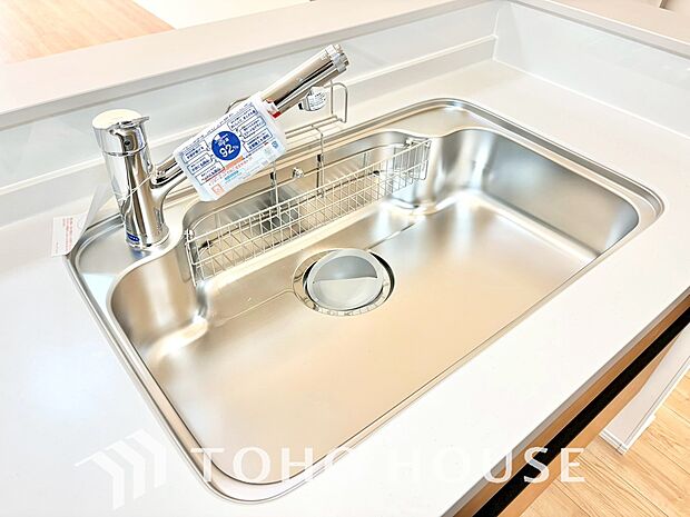 ワンタッチで浄水と原水を切り替えできる浄水器一体型水栓は水道水に含まれる有害物質を除去してくれます。