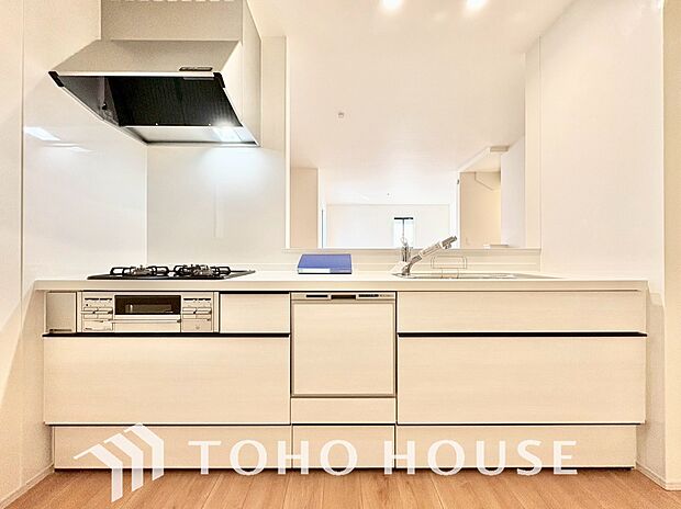 ご家族みんなで調理ができる位のスペースを実現したキッチン空間となっております。