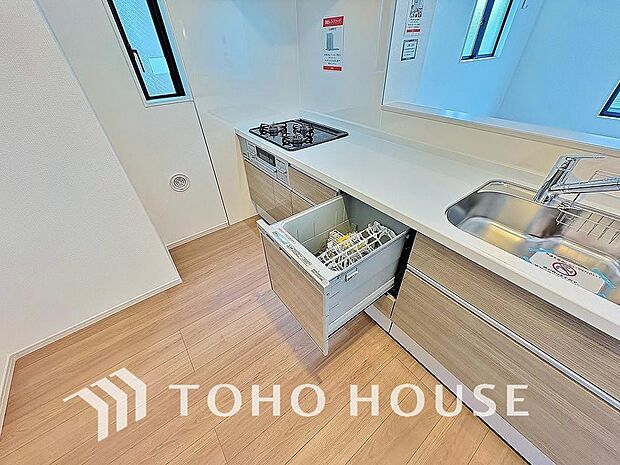 ビルトイン食洗機。高温のお湯や高圧水流を使うことにより汚れを効果的に落とすことができます。