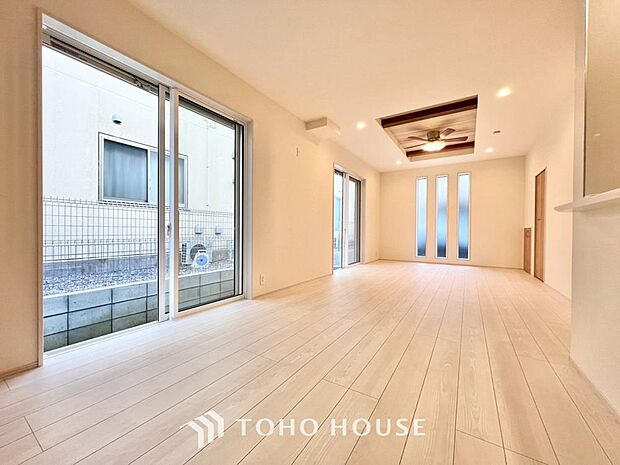 広々としたLDKは、家族が自然に集まりやすく、一緒に過ごす時間を楽しめる工夫が施されています。