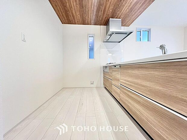 広々キッチンを採用。みんなで作った料理を召し上がりながらの会話は、どのような物になるのでしょうか。