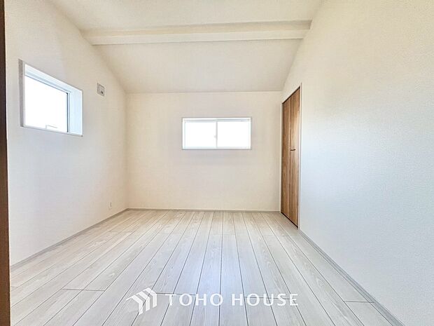 お子様の心と身体を見守る子供部屋として、小さな自立心を育むお部屋作りを見越してご覧下さい。